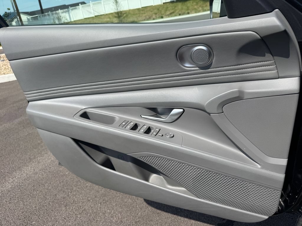 Used 2025 Hyundai Elantra SEL FWD image 23