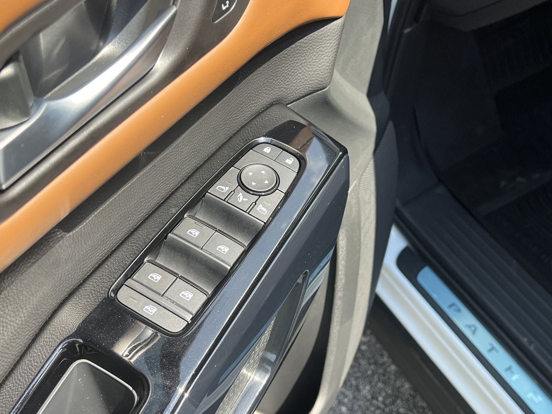 New 2026 Nissan Pathfinder Platinum FWD image 18
