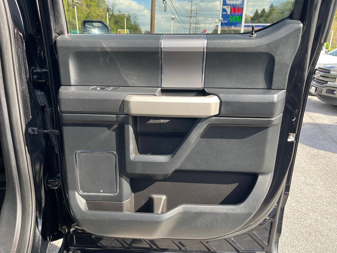 Used 2016 Ford F150 Lariat w/ Equipment Group 502A Luxury AWD/4WD image 39