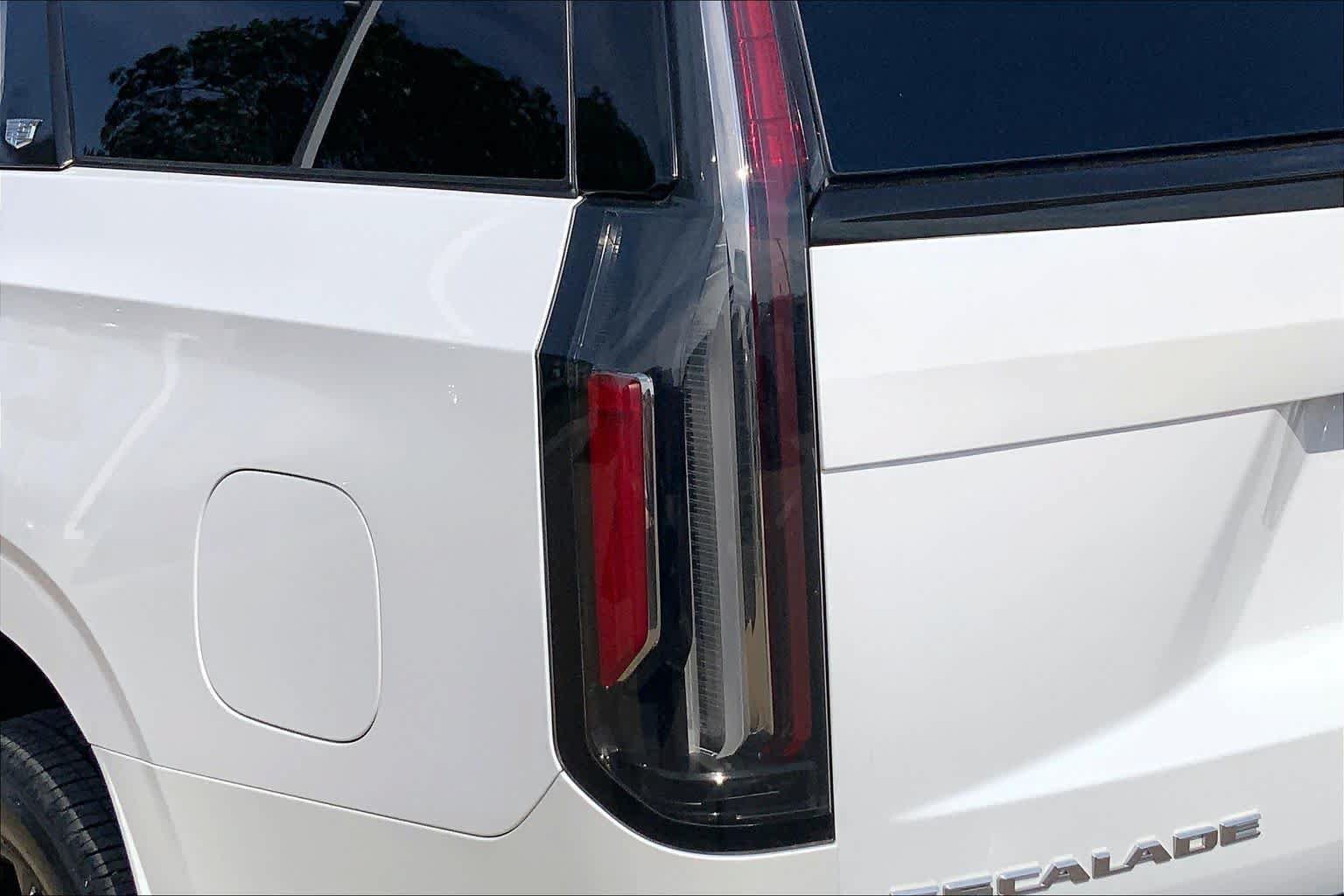 Used 2023 Cadillac Escalade Premium Luxury w/ LPO, Radiant Package AWD/4WD image 29