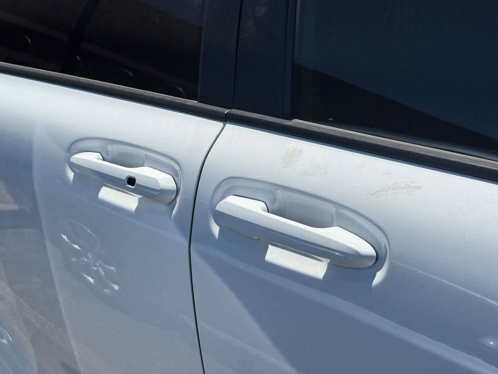 Used 2025 Toyota Sienna LE FWD image 7