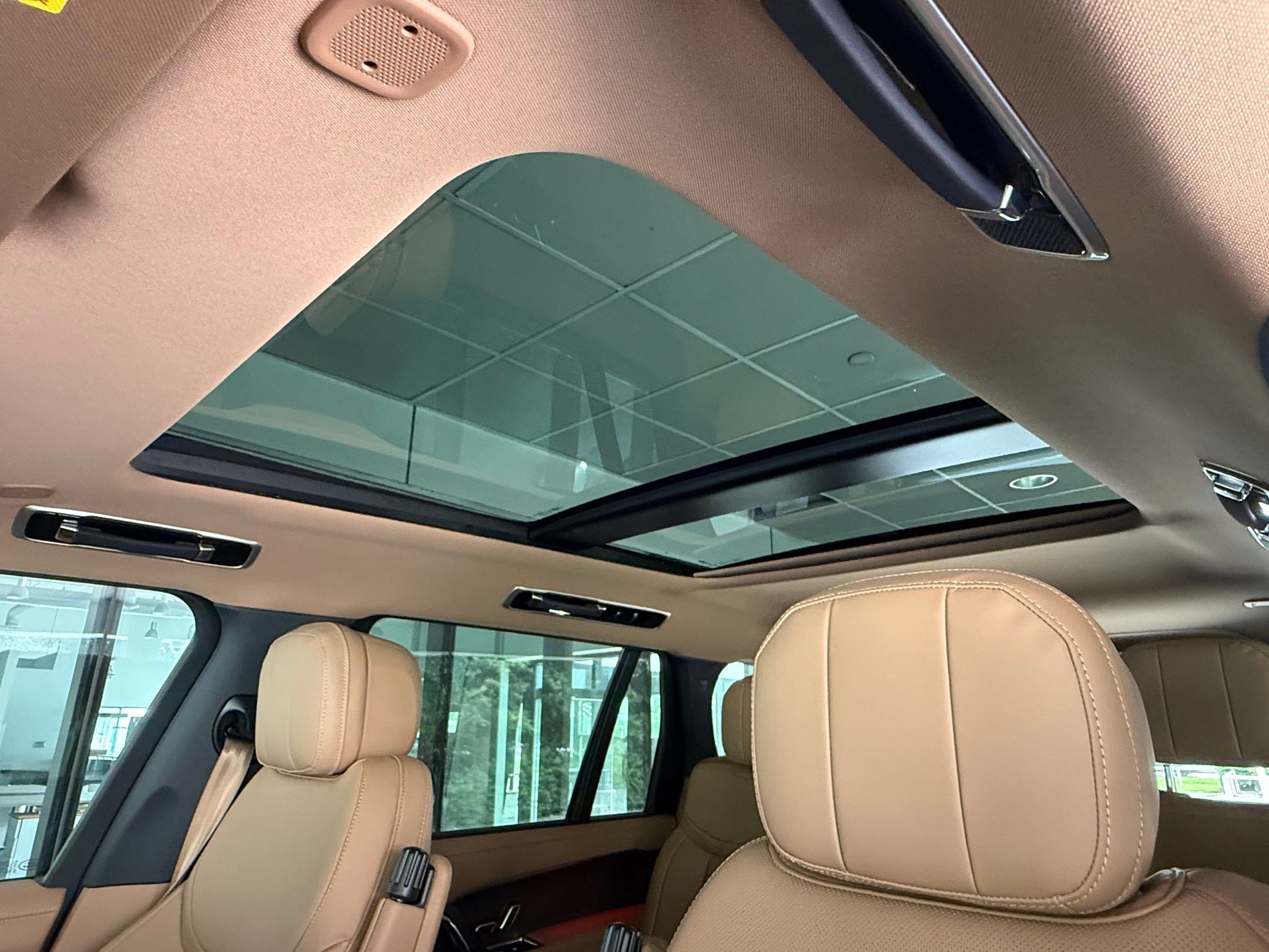 New 2026 Land Rover Range Rover Long Wheelbase SE AWD/4WD image 14