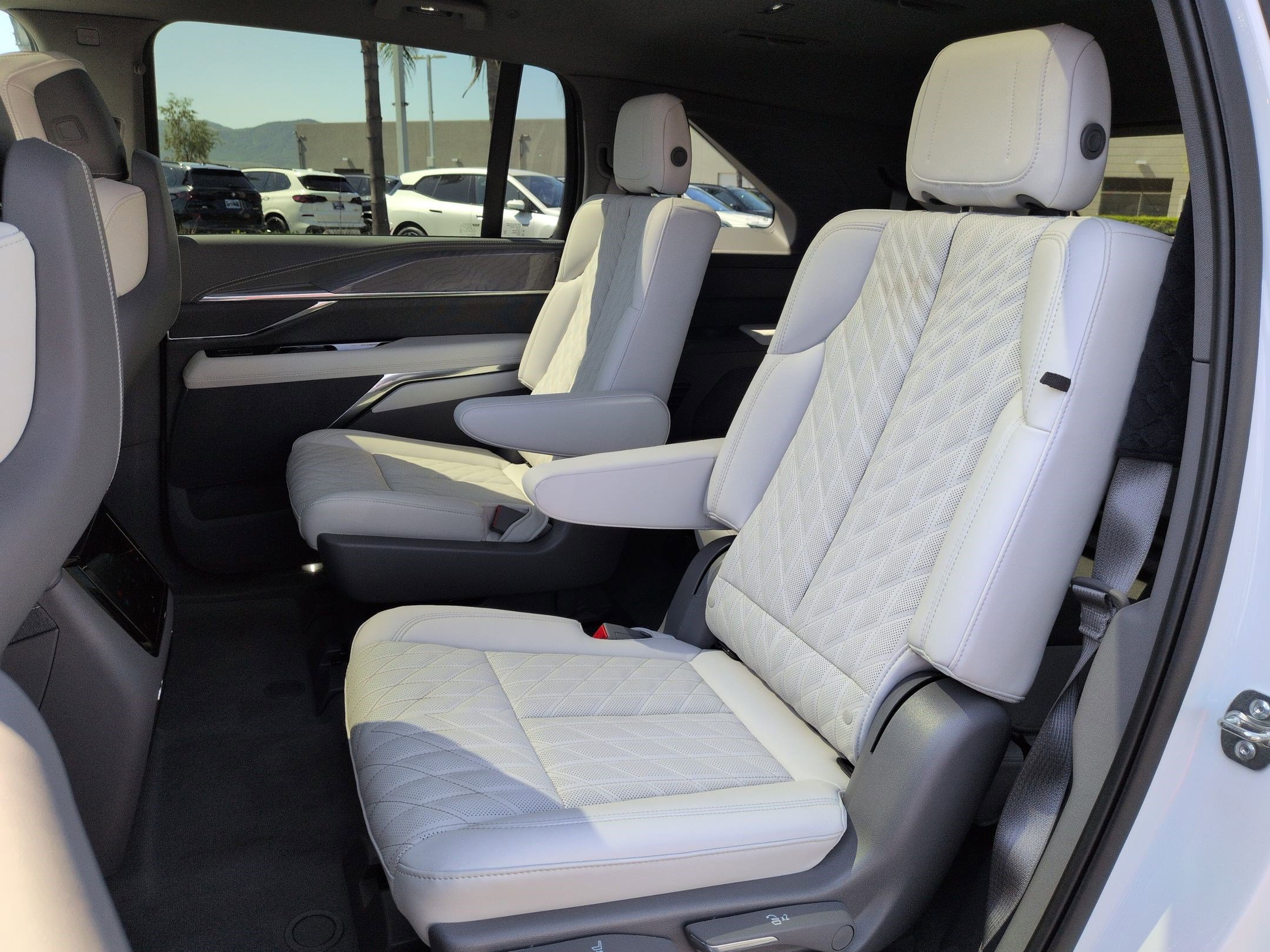 Used 2025 Cadillac Escalade IQ Luxury 1 AWD/4WD image 30