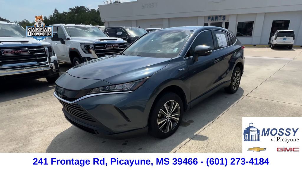 Used 2021 Toyota Venza LE video 4