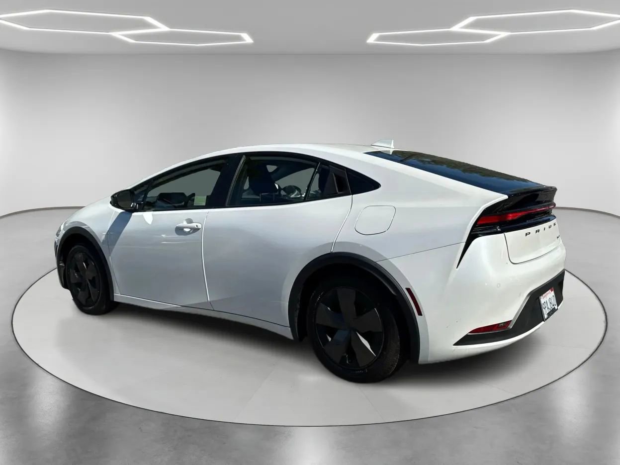 Used 2024 Toyota Prius LE image 7