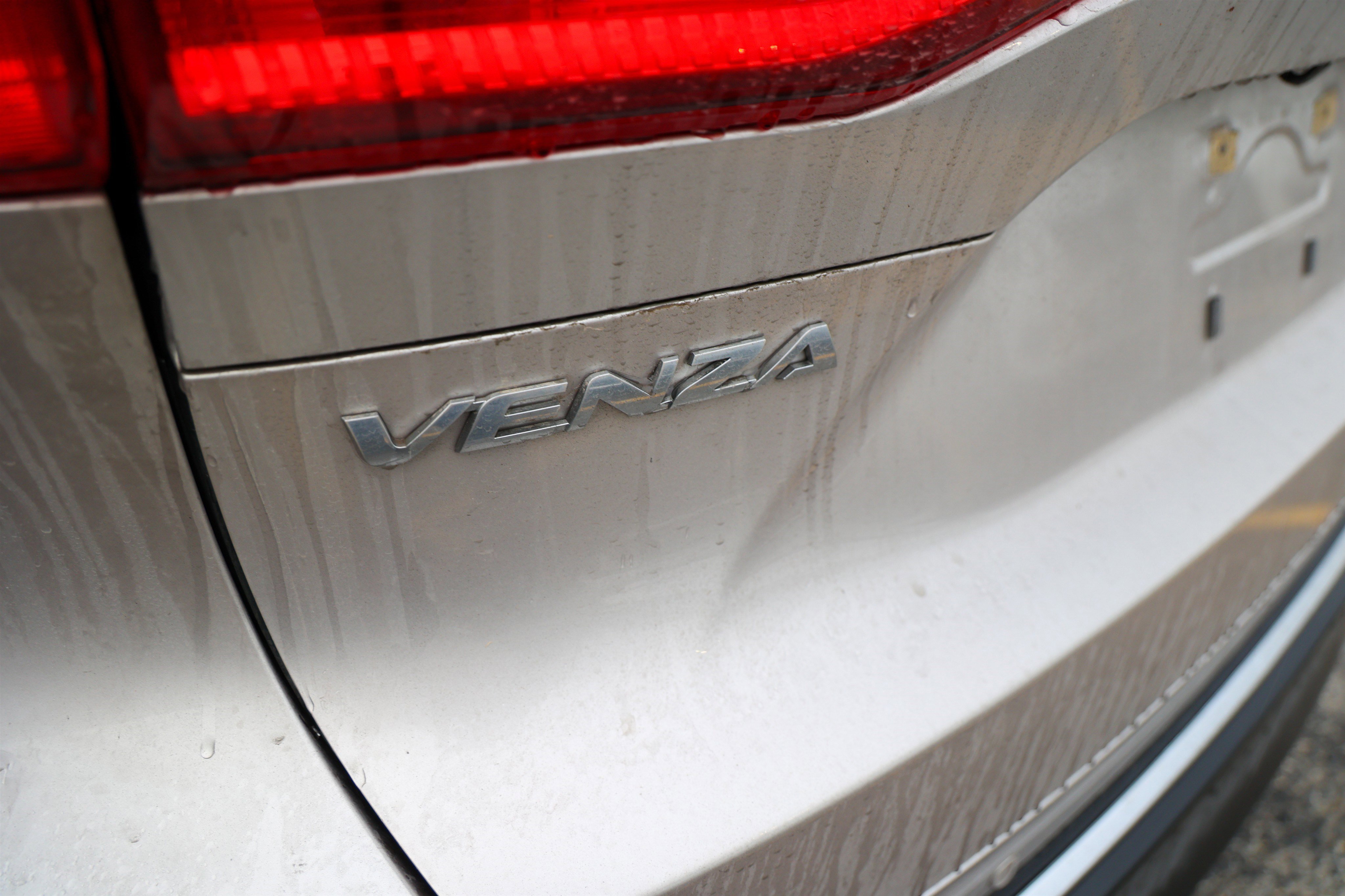 Used 2024 Toyota Venza Limited AWD/4WD image 11