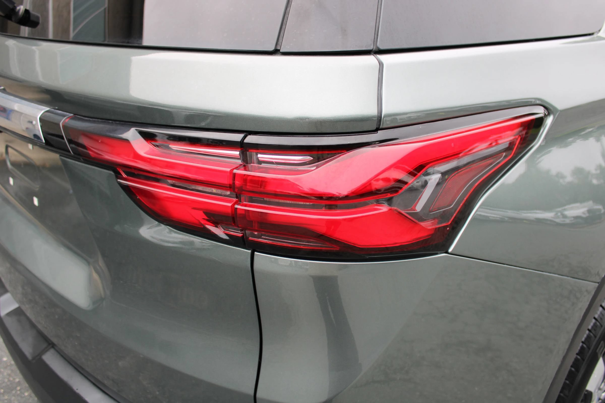 Used 2022 Chevrolet Traverse LT w/ LT Premium Package AWD/4WD image 34