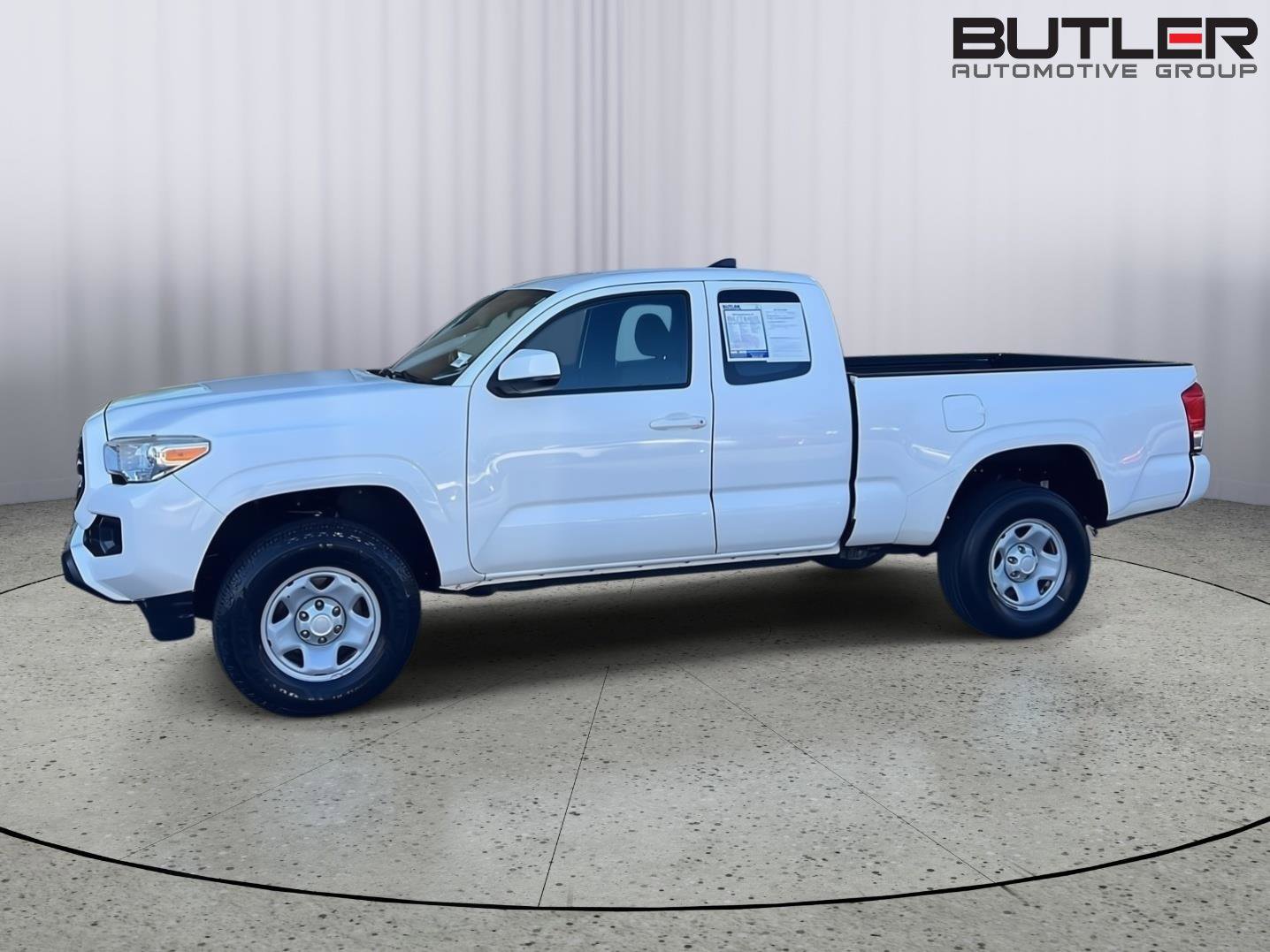 Used 2016 Toyota Tacoma SR image 3