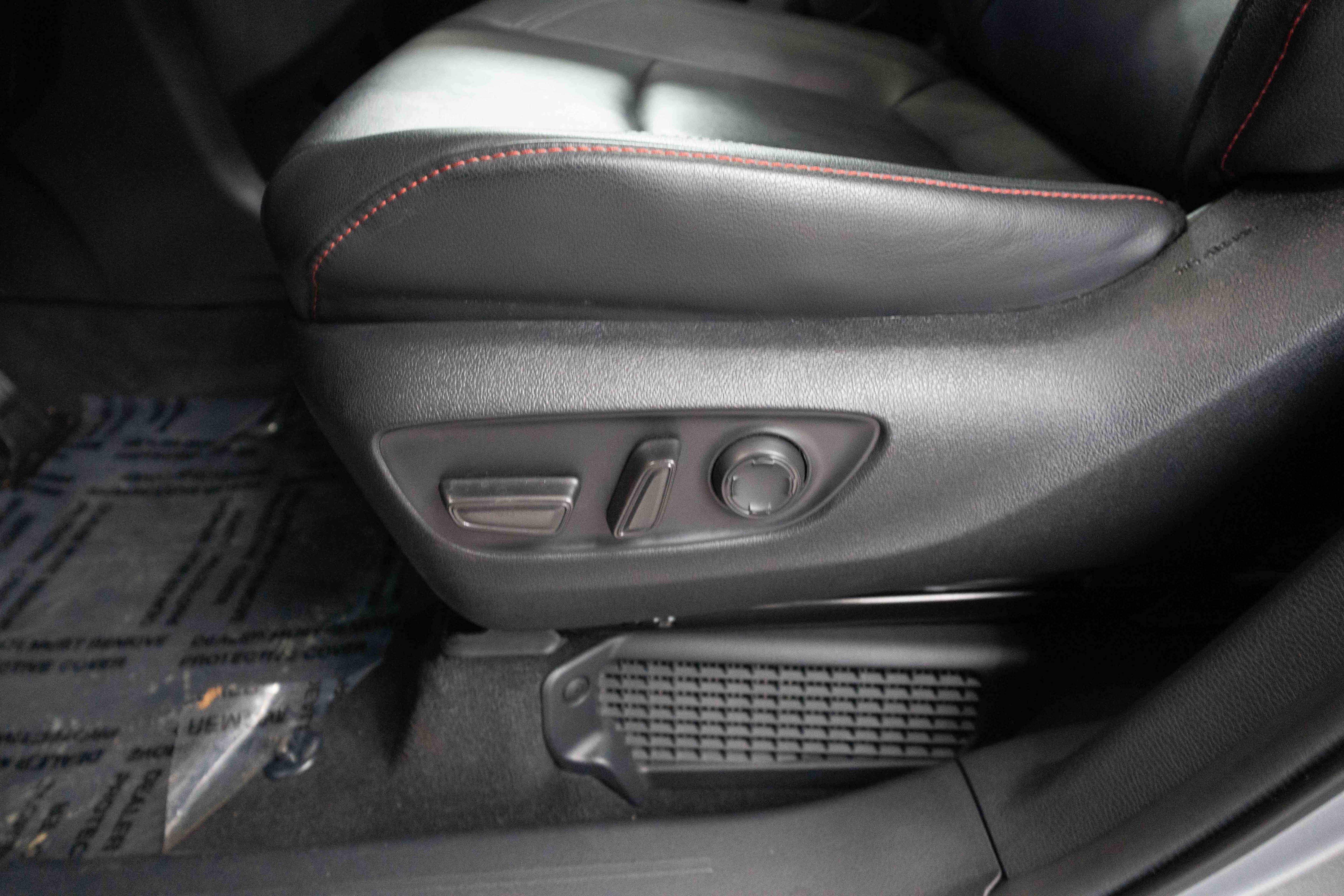 Used 2025 Toyota Sienna XSE image 12