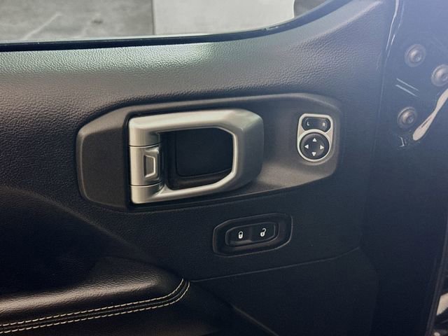 Used 2018 Jeep Wrangler Unlimited Sahara image 18