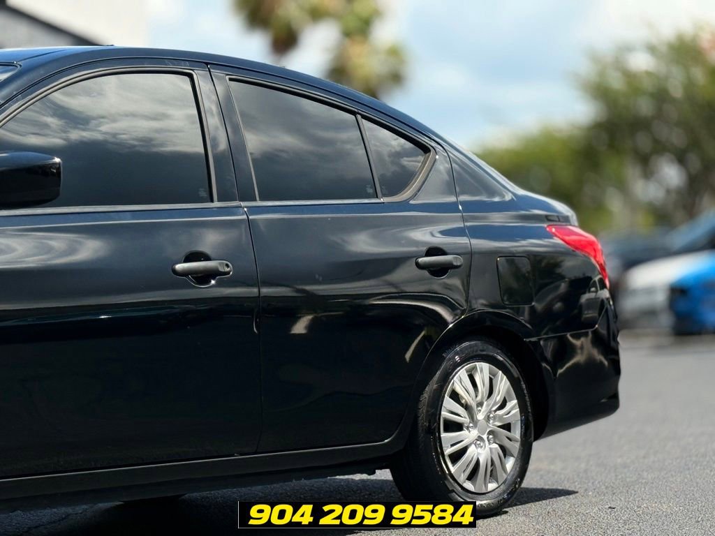 Used 2019 Nissan Versa S FWD image 3