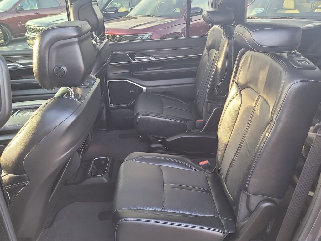 Used 2022 Jeep Wagoneer Series III w/ Premium Group I image 12