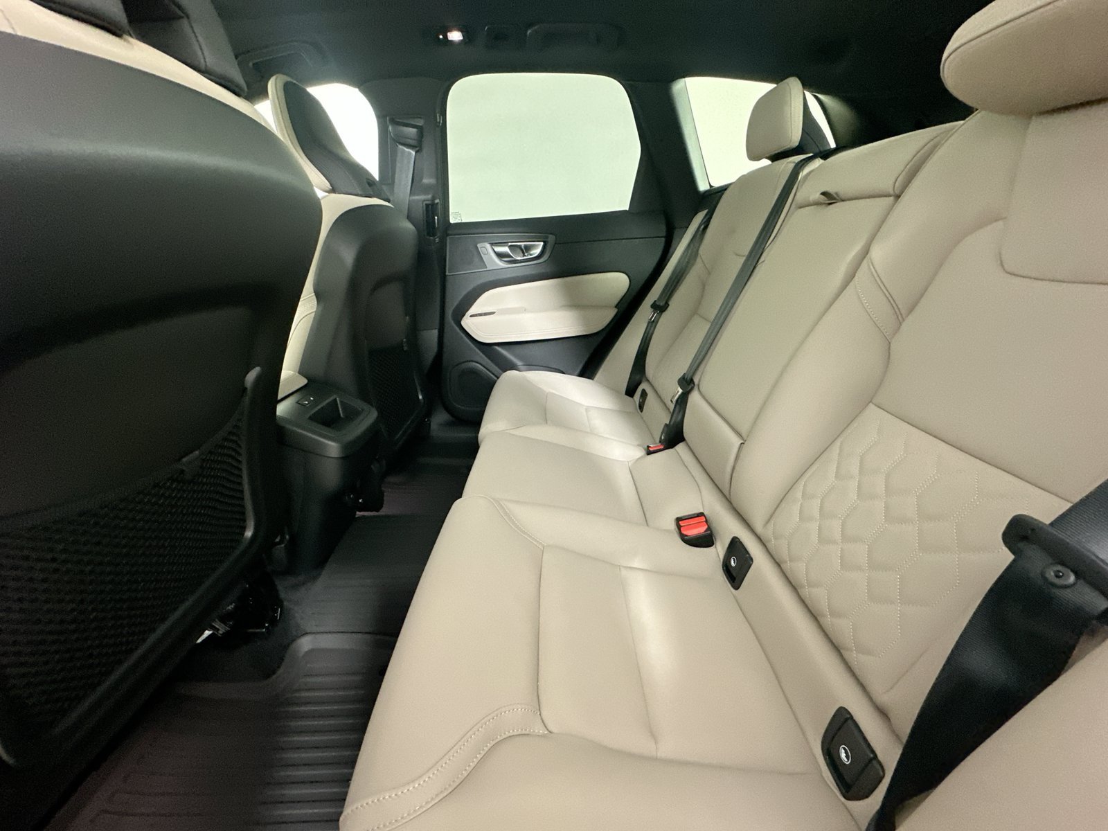 New 2027 Volvo XC60 B5 Plus AWD/4WD image 39