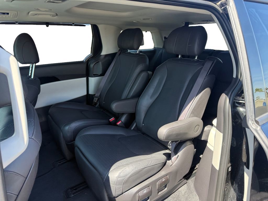Used 2024 Kia Carnival SX Prestige FWD image 16