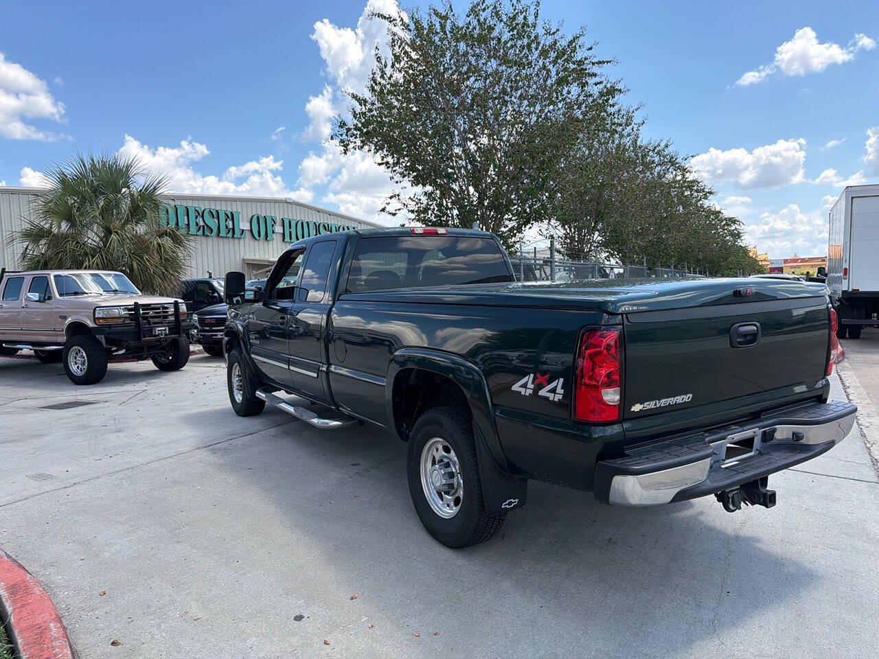 Used 2006 Chevrolet Silverado 2500 LT w/ Heavy-Duty Power Package AWD/4WD image 7