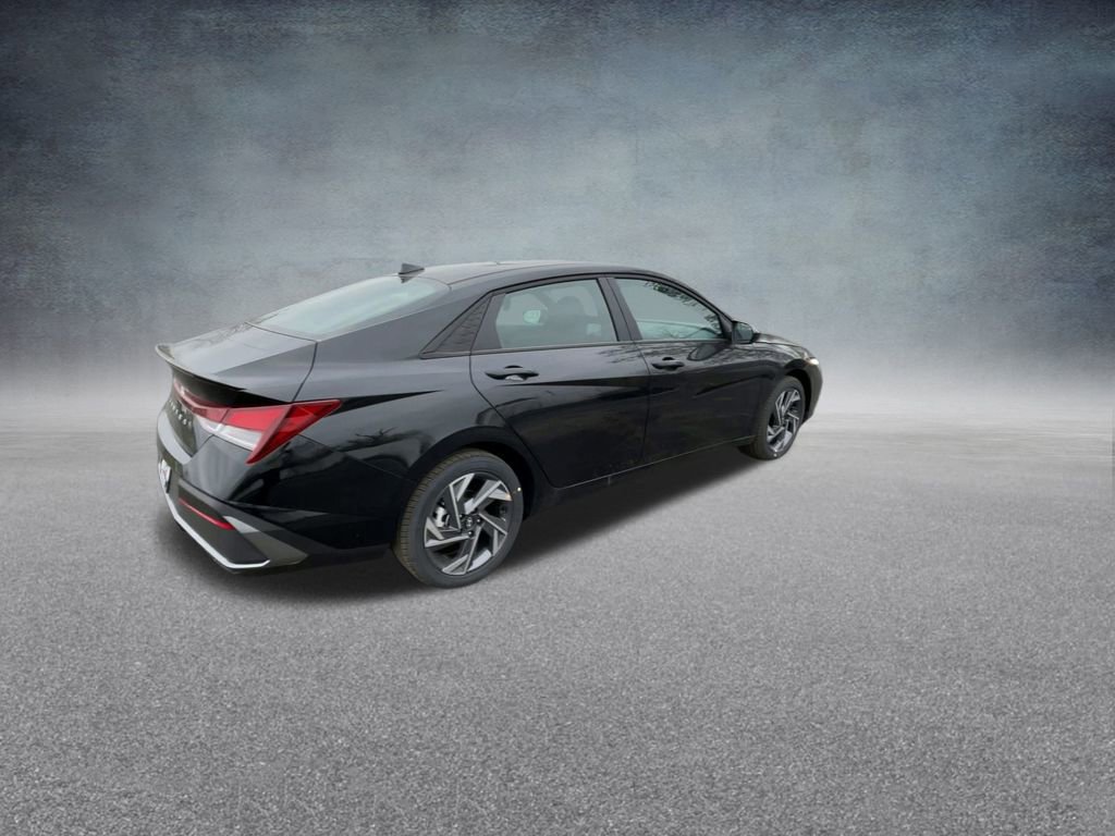 Certified 2025 Hyundai Elantra Sport image 23