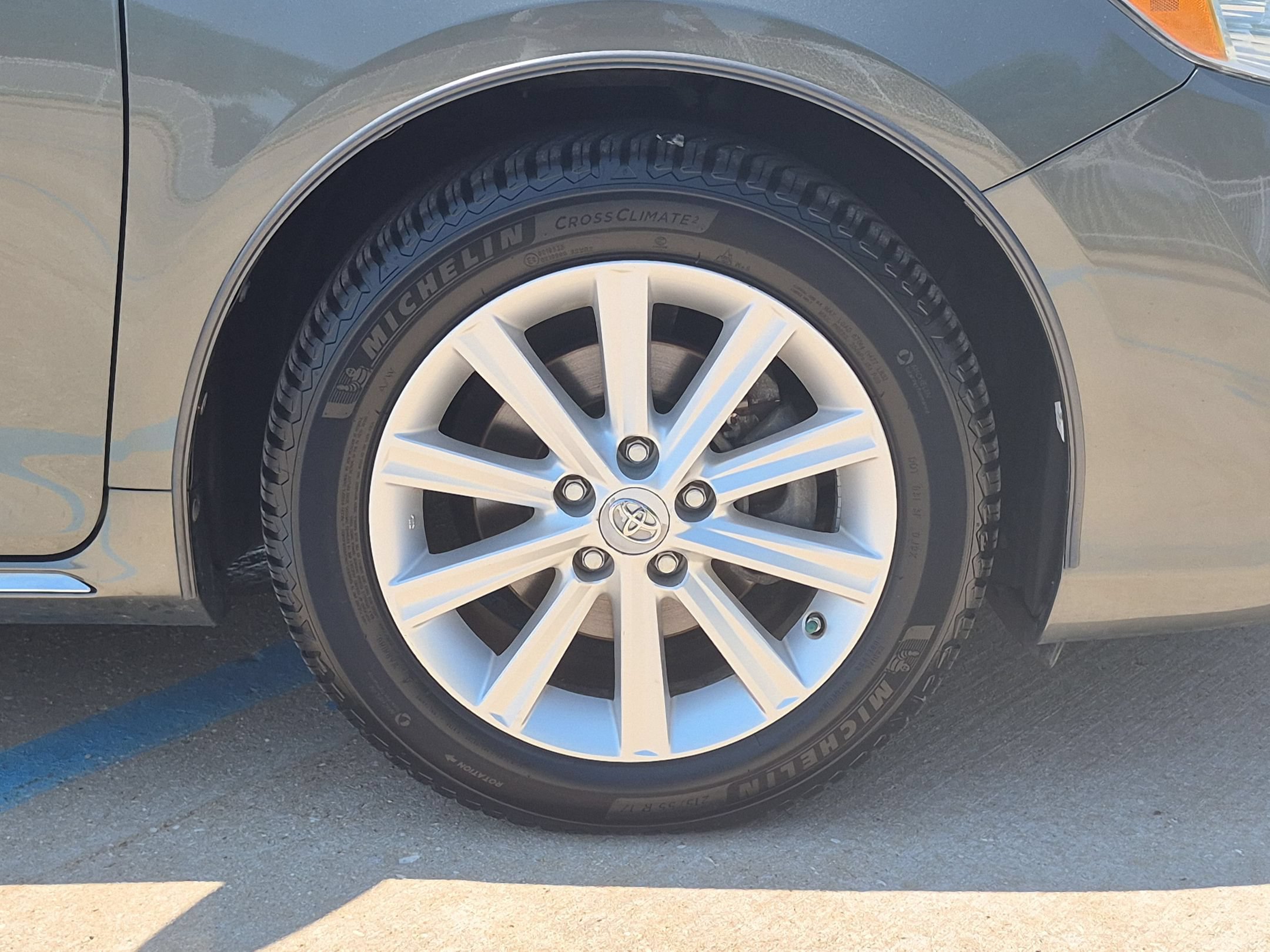 Used 2012 Toyota Camry XLE w/ Leather Pkg FWD image 31