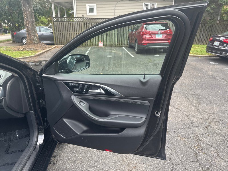 Used 2018 INFINITI QX30 FWD image 12