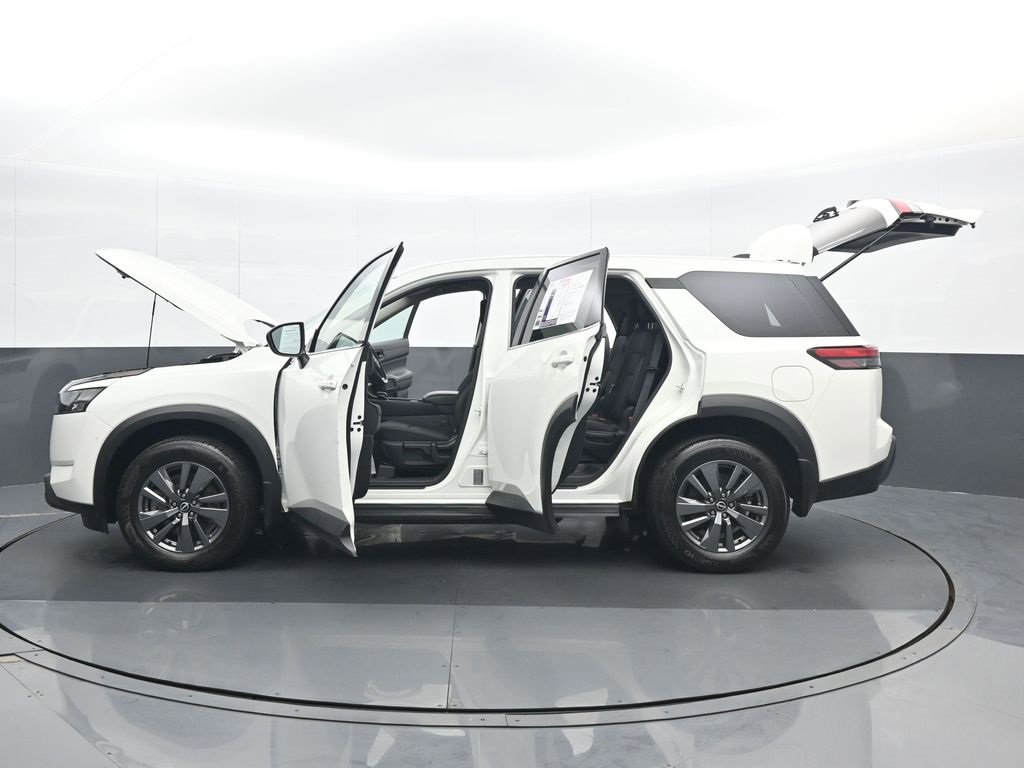 Used 2024 Nissan Pathfinder S image 27