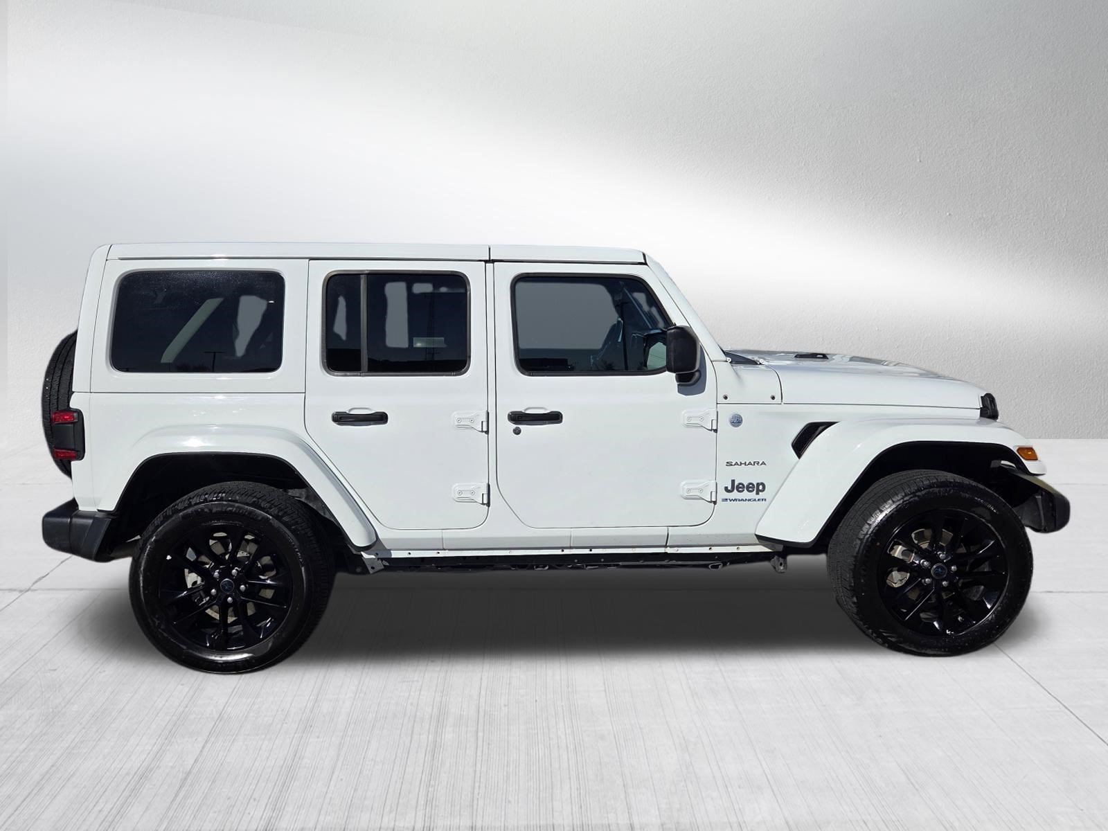 Used 2024 Jeep Wrangler Unlimited Sahara AWD/4WD image 8
