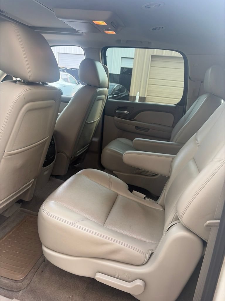 Used 2011 Chevrolet Suburban LTZ RWD image 9