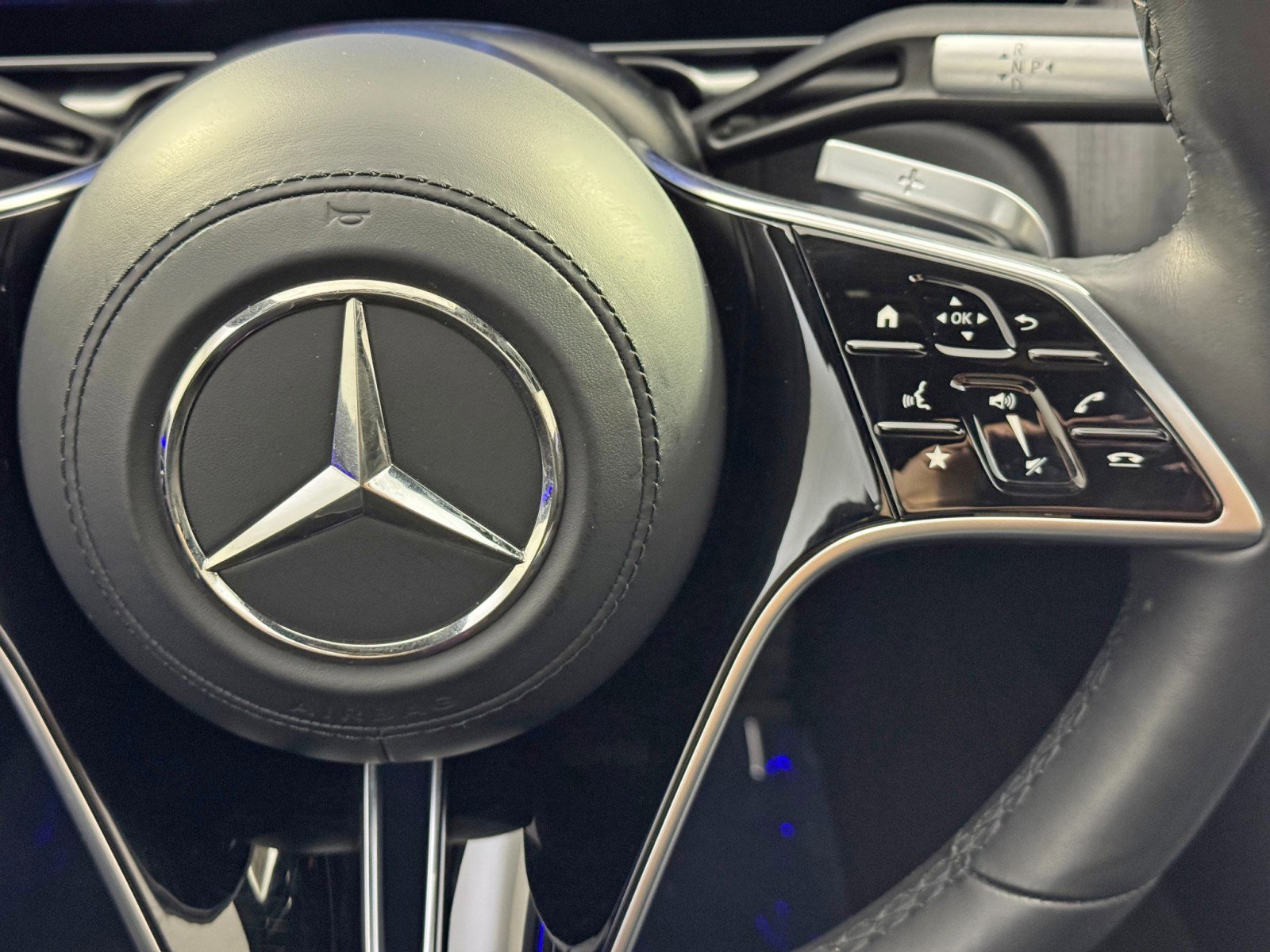 Used 2022 Mercedes-Benz S 500 4MATIC w/ AMG Line Package image 23
