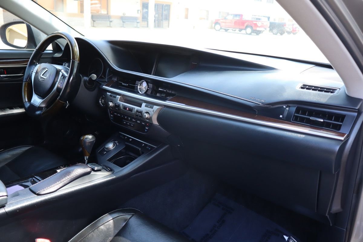 Used 2015 Lexus ES 350 w/ Luxury Package image 17