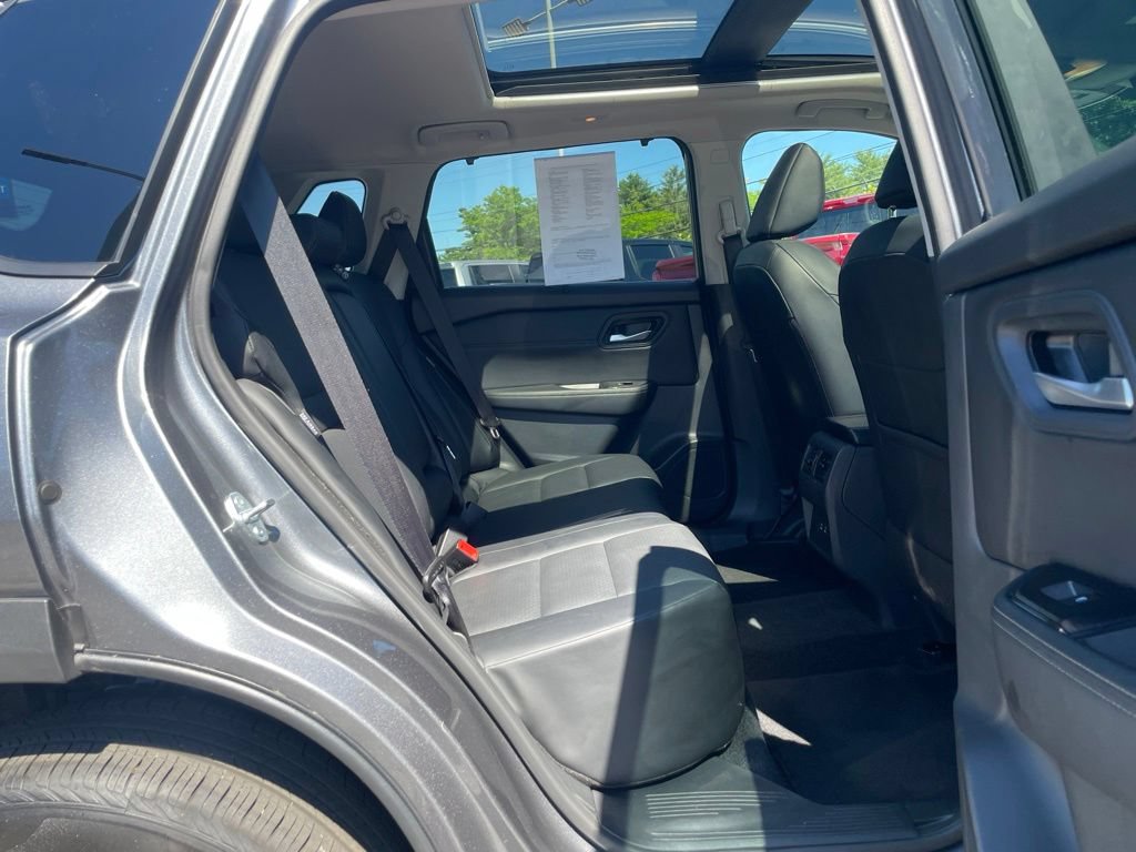 Used 2025 Nissan Rogue SV w/ SV Premium Package AWD/4WD image 29
