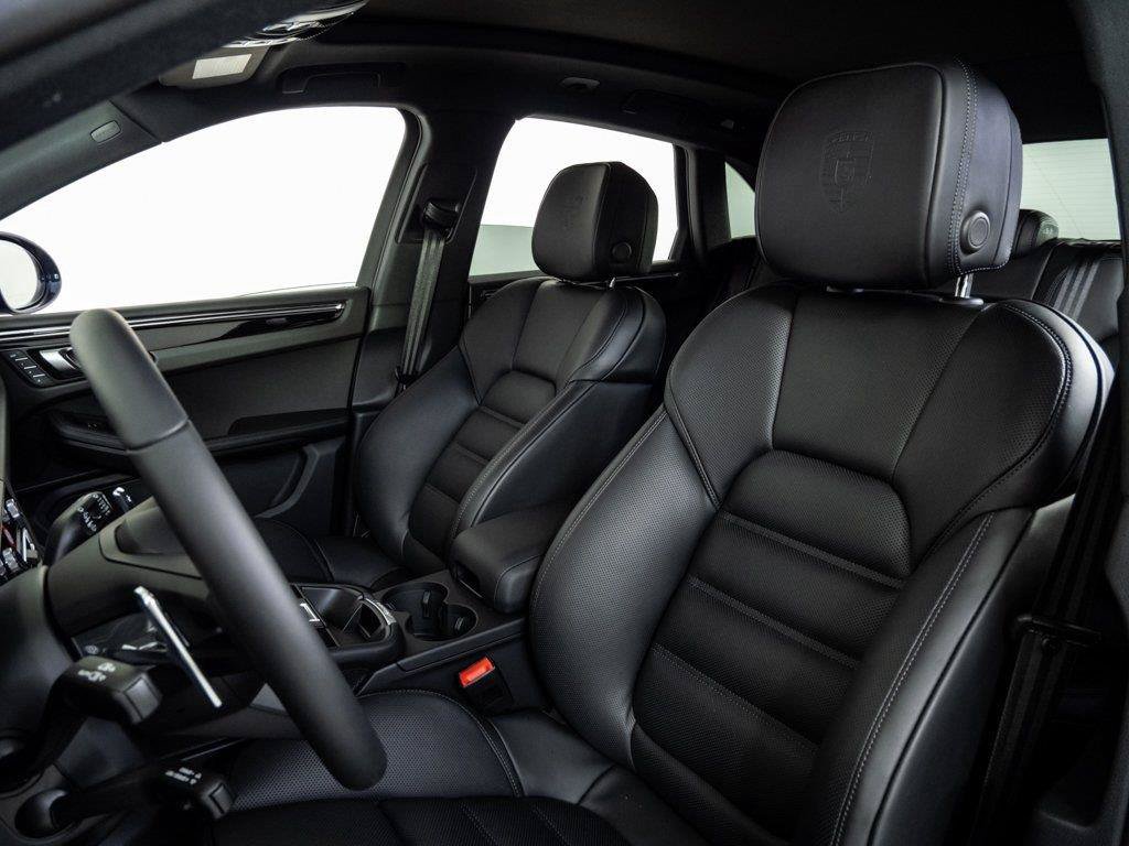 New 2026 Porsche Macan AWD/4WD image 5