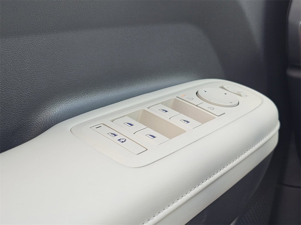 Certified 2025 Hyundai Santa Fe SEL image 15