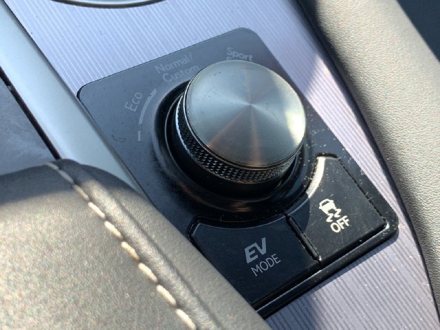 Used 2022 Lexus RX 450h F Sport w/ Cold Area Package (CT) AWD/4WD image 28