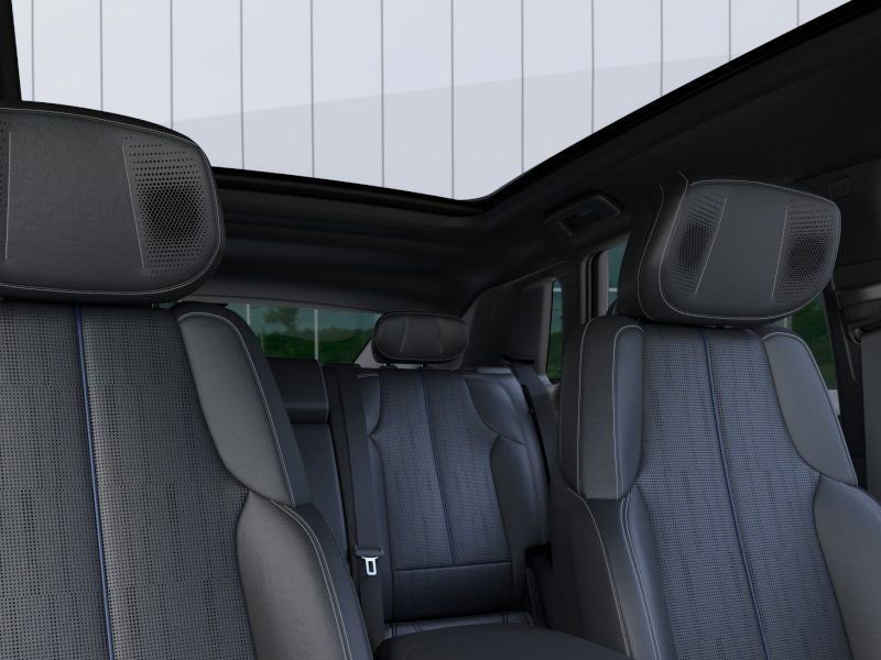 New 2025 Cadillac Lyriq Luxury image 24