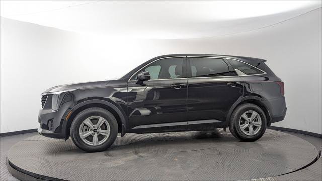 Used 2025 Kia Sorento LX FWD image 3