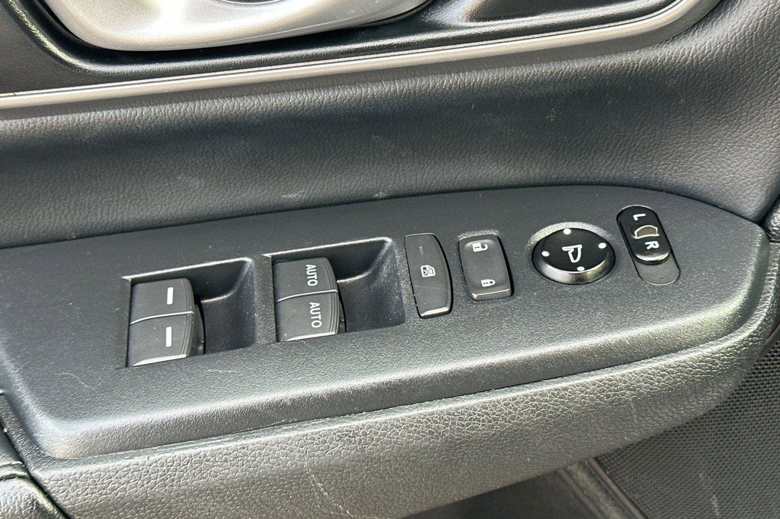 Used 2020 Honda CR-V EX-L image 11