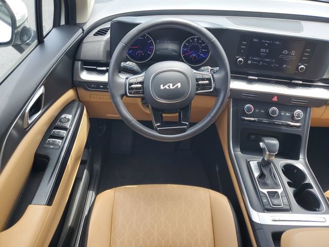 Used 2023 Kia Carnival LX FWD image 16