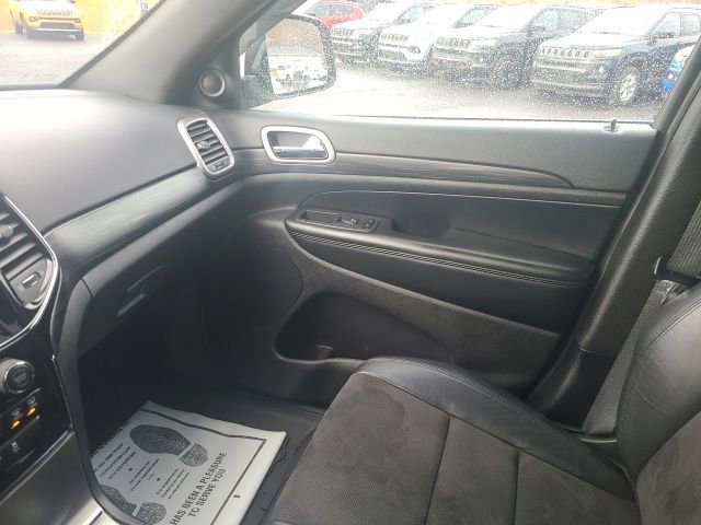 Used 2020 Jeep Grand Cherokee Laredo w/ Quick Order Package 2BN North image 17