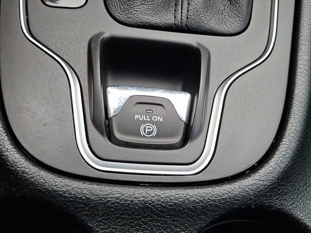 Used 2022 Jeep Cherokee Latitude AWD/4WD image 24