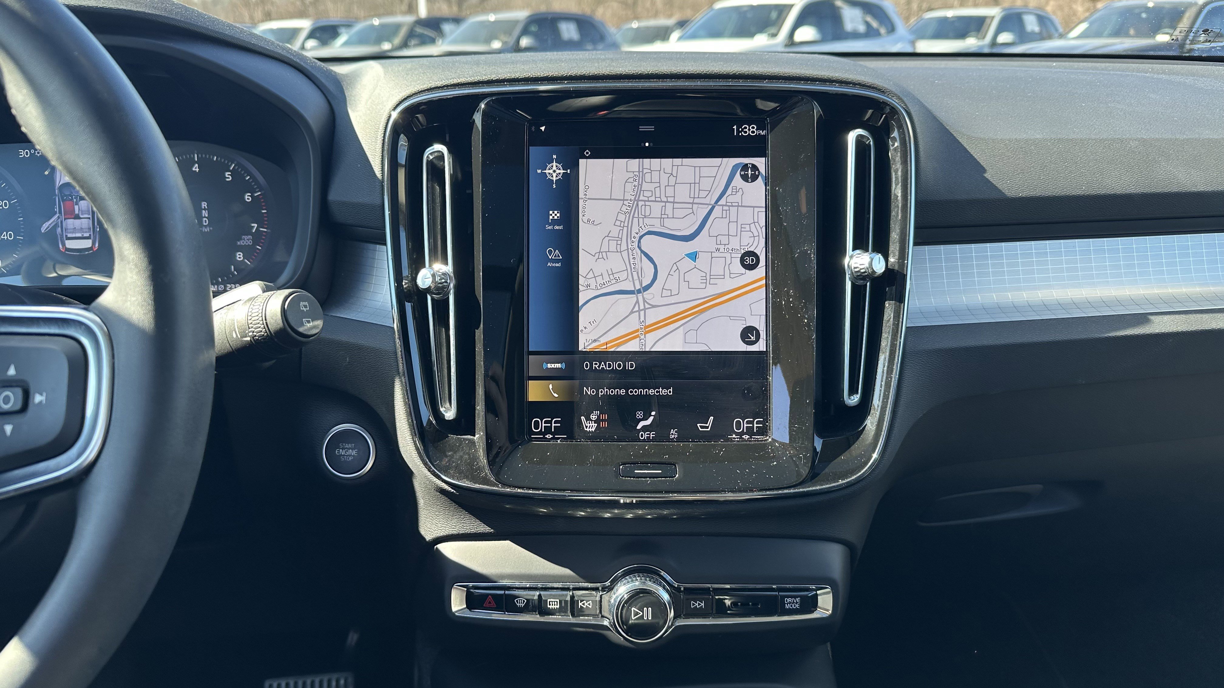 Used 2022 Volvo XC40 T5 Momentum w/ Premium Package image 31