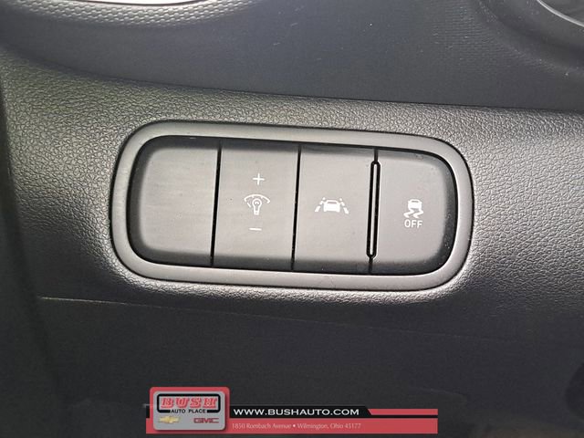 Used 2022 Hyundai Venue Limited image 29