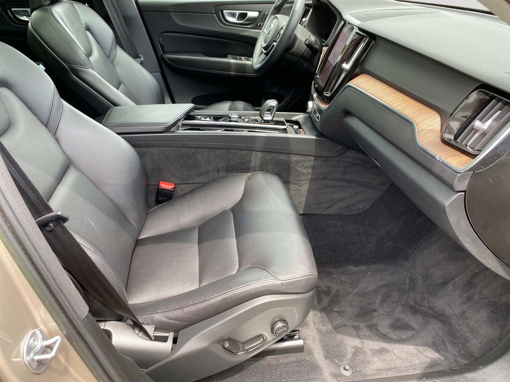 Used 2023 Volvo XC60 T8 Plus AWD/4WD image 23