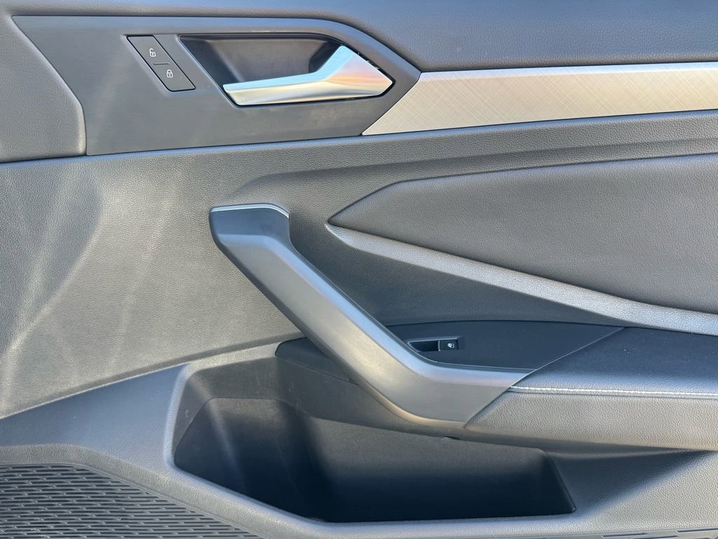 Used 2024 Volkswagen Jetta SE image 23