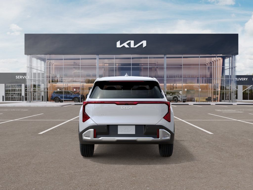 New 2027 Kia Seltos LX FWD image 5
