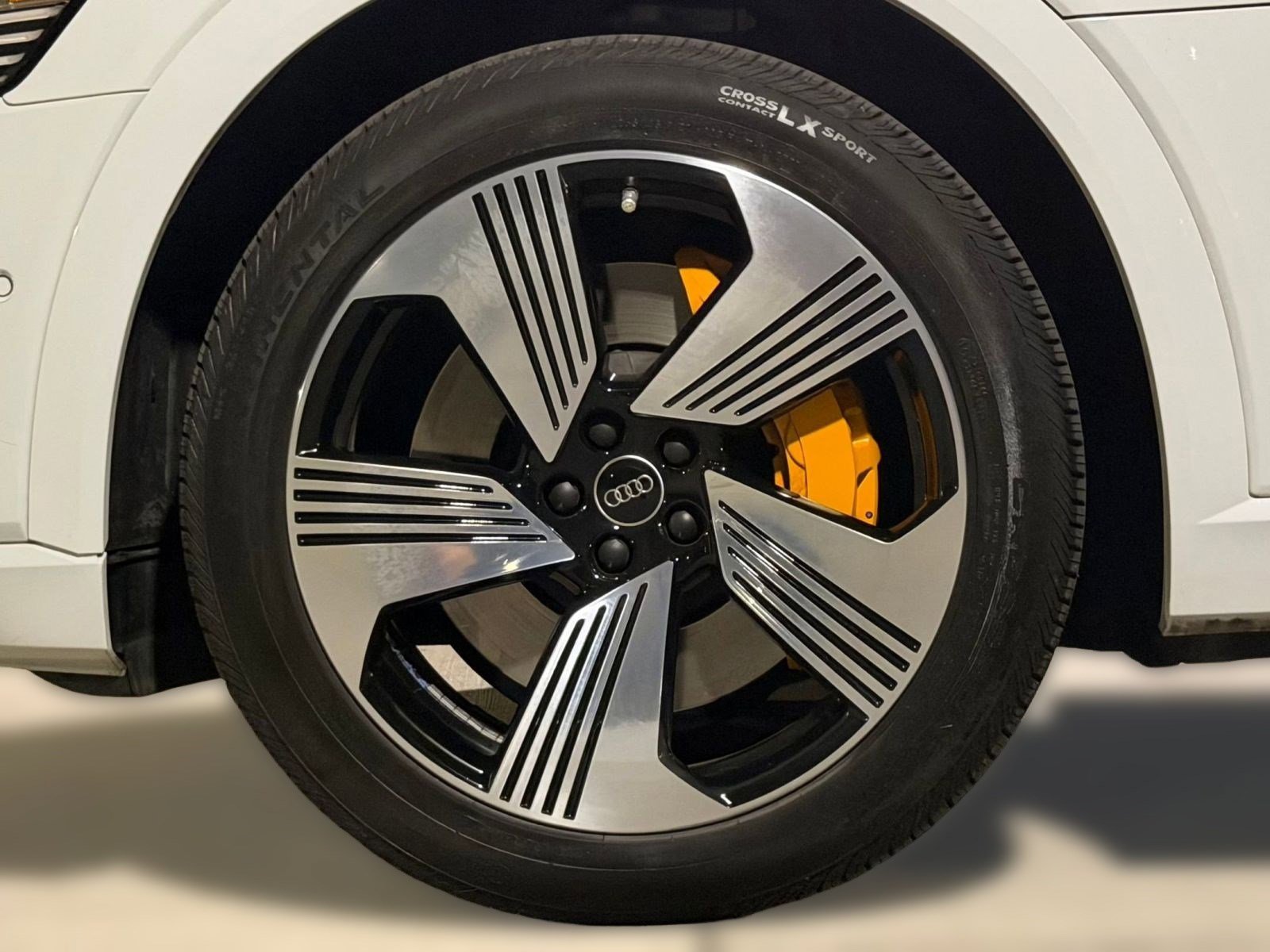 Certified 2023 Audi e-tron Premium Plus w/ Premium Plus Package AWD/4WD image 12