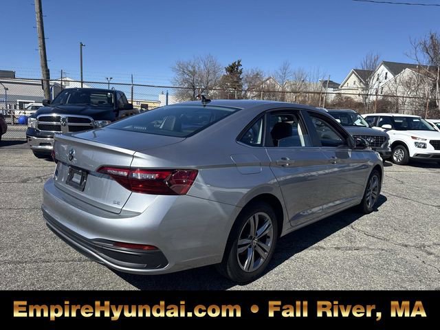 Used 2024 Volkswagen Jetta SE image 8
