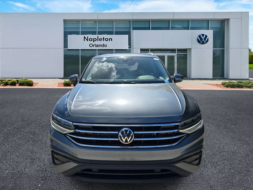 Used 2024 Volkswagen Tiguan SE image 2