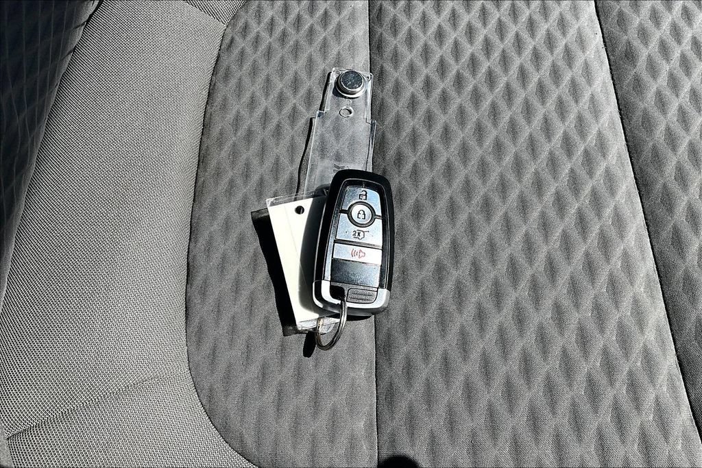 Used 2021 Ford Escape SE w/ Convenience Package FWD image 12