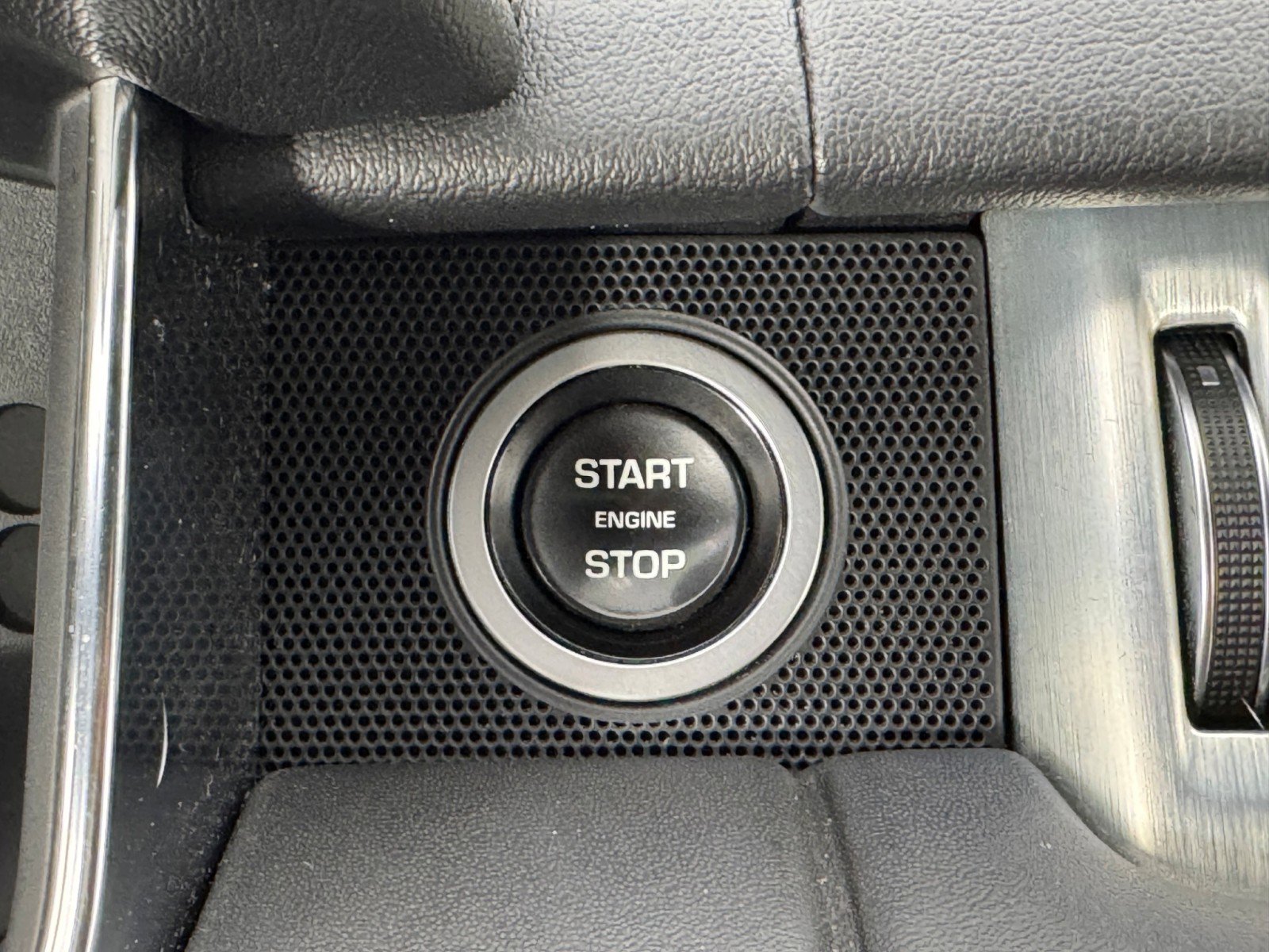 Used 2020 Land Rover Range Rover HSE image 26