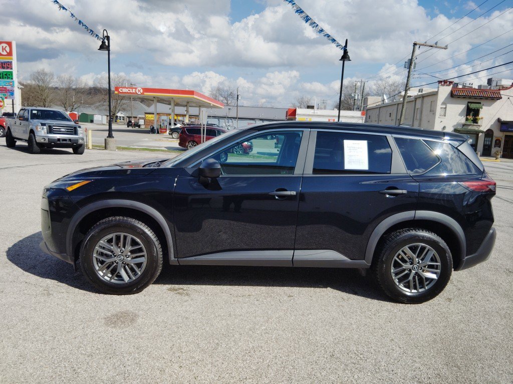 Used 2023 Nissan Rogue S image 4