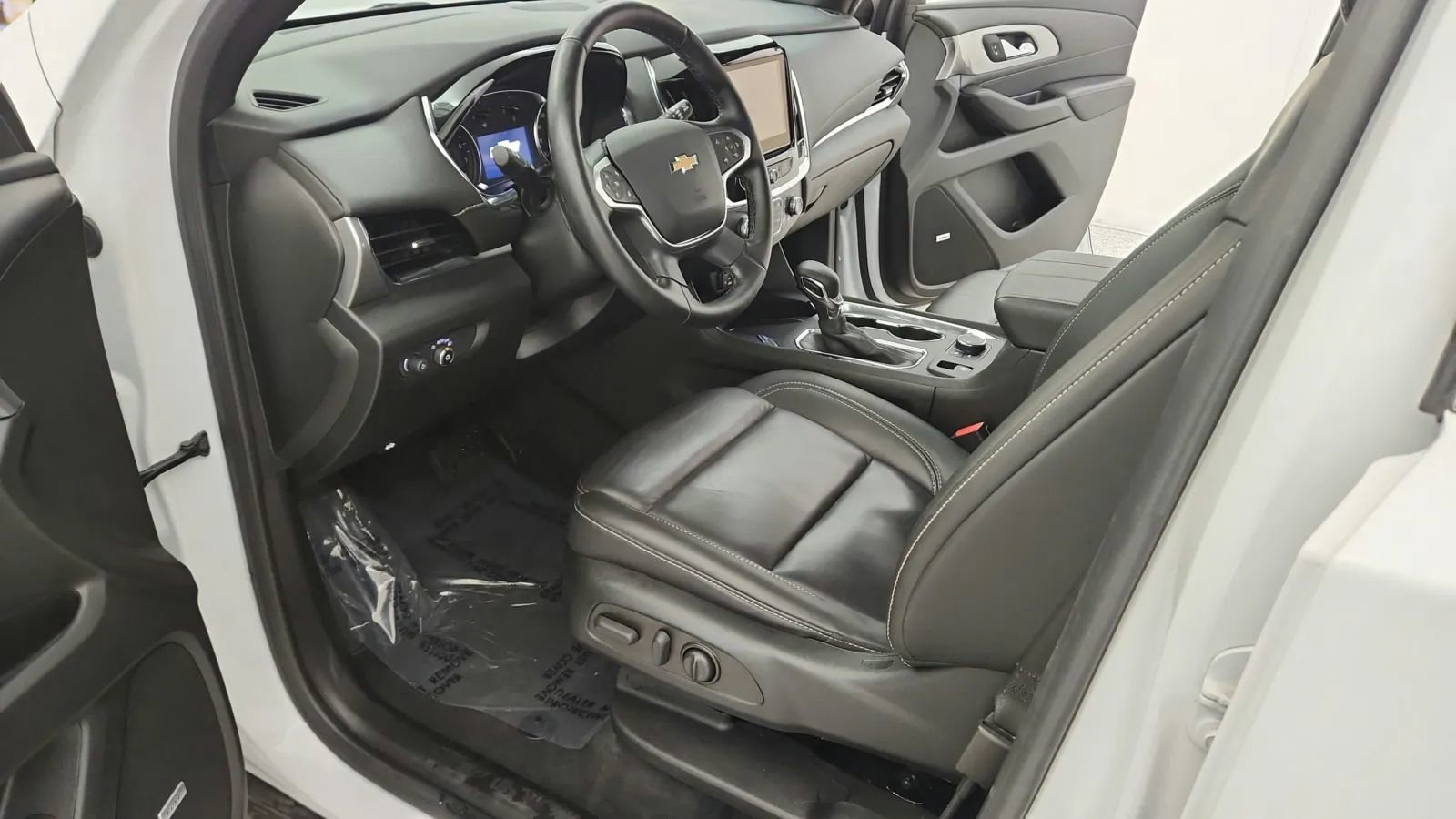 Used 2023 Chevrolet Traverse LT w/ LT Premium Package image 22