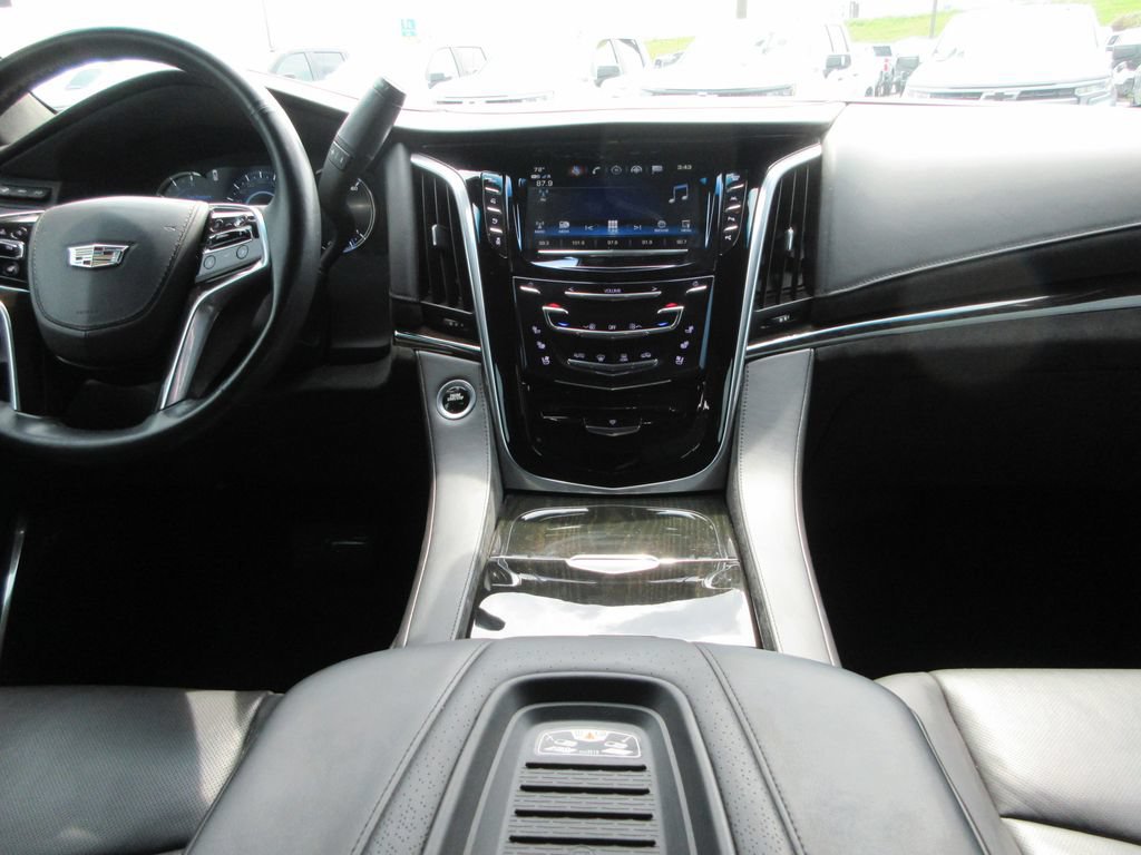 Certified 2018 Cadillac Escalade Platinum AWD/4WD image 18